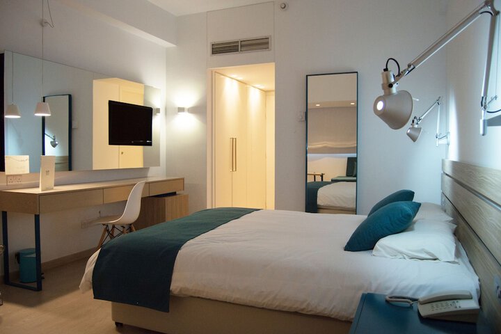 Room 5 of 75