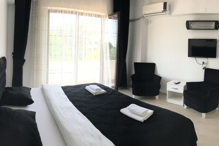 Room 3 of 28