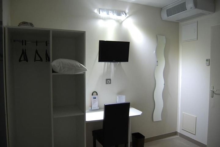 Room 28 of 61