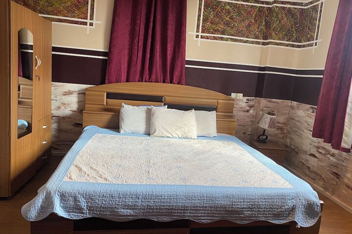 Room 4 of 11