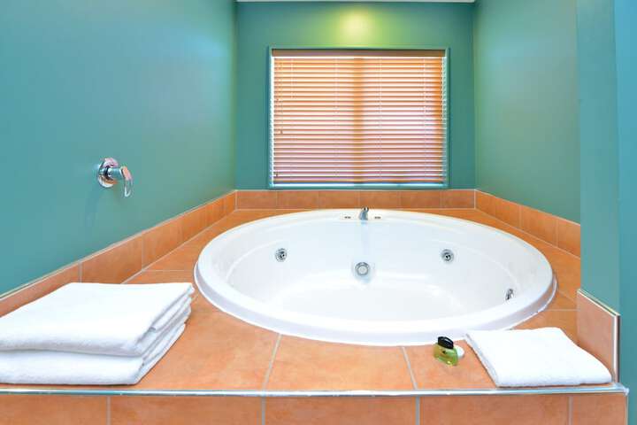 Hot Tub 32 of 38