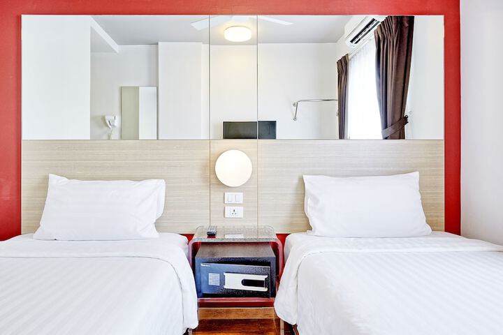 Room 12 of 27