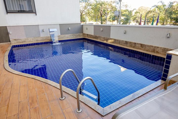 Pool 25 of 33
