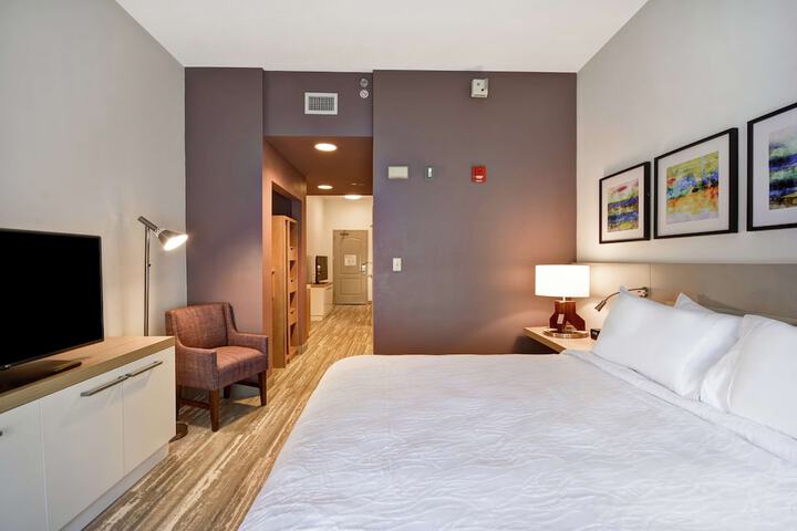 1 King Bed (24 of 29)