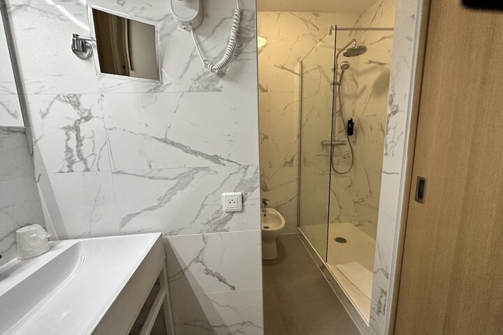 Room 64 of 114