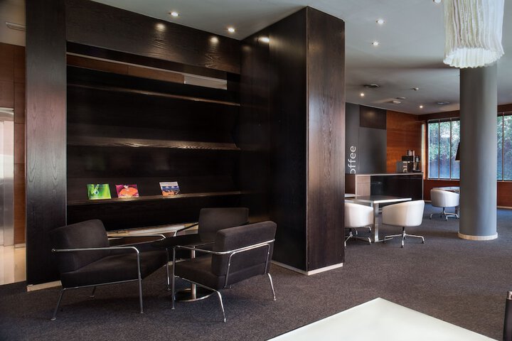 Lounge 36 of 45