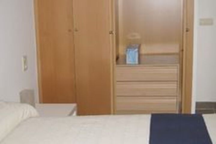Room 6 of 18