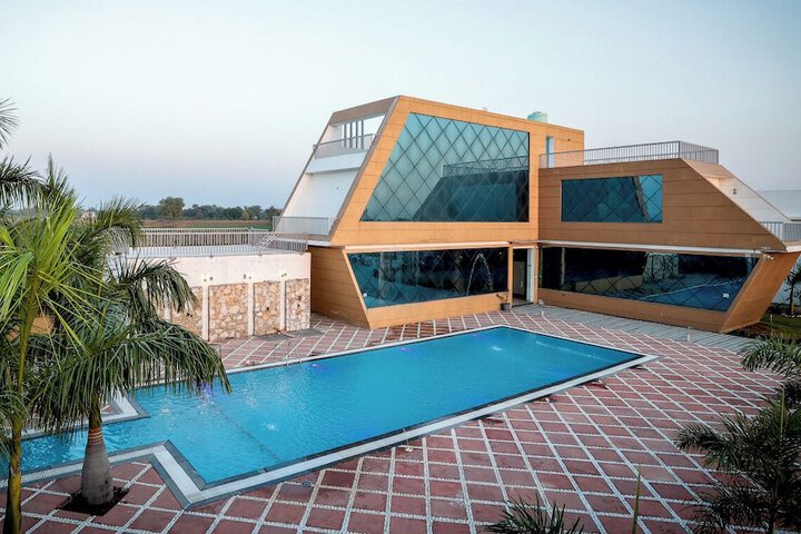 Pool 29 of 43
