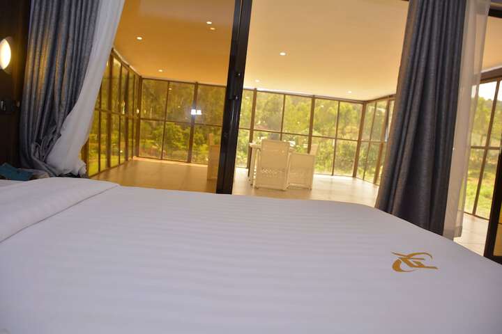 Room 8 of 50
