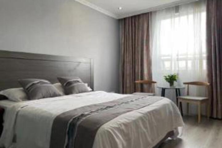Room 5 of 6
