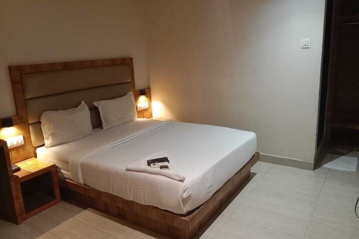 Room 4 of 11