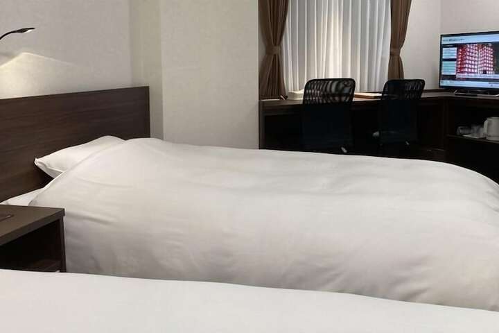 Room 2 of 6