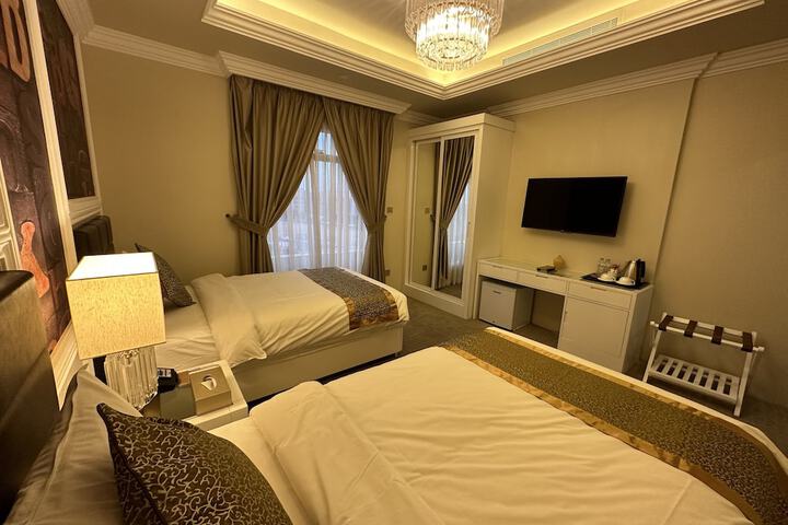Room 6 of 104