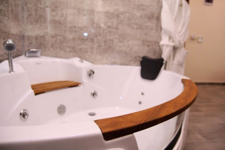 Hot Tub 20 of 30