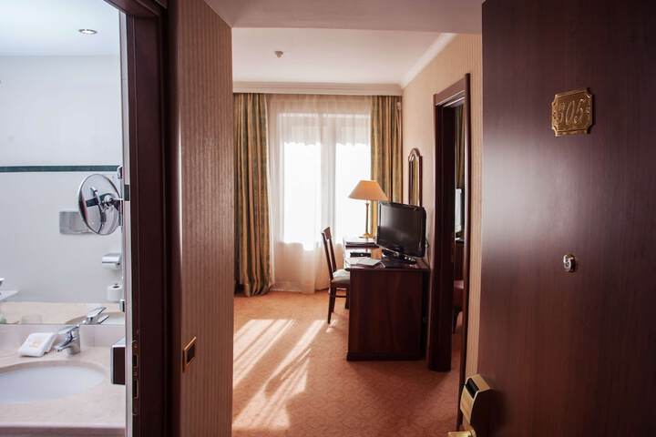 Room 55 of 177