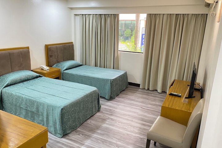 Room 18 of 37