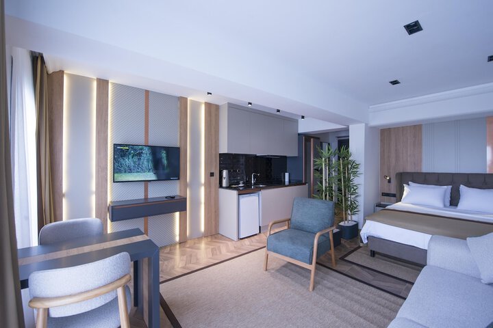Room 9 of 25