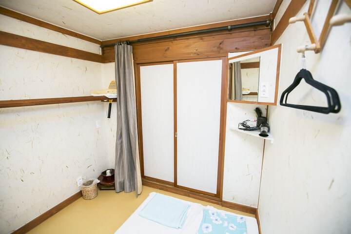Room 8 of 40