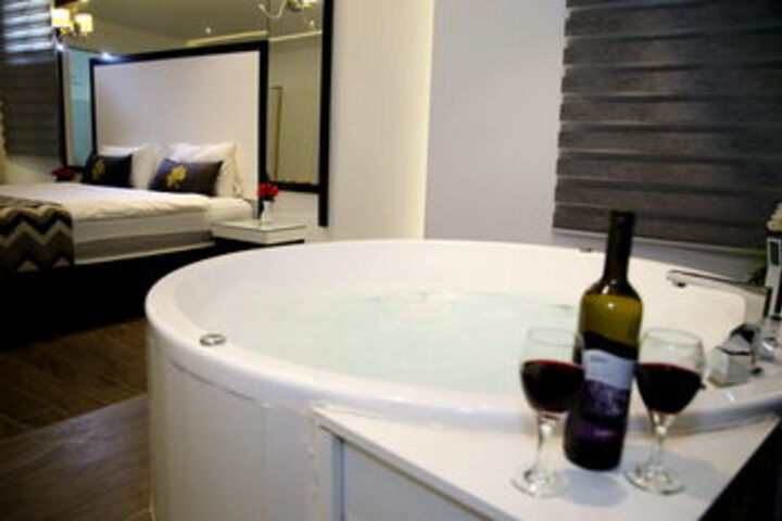 Hot Tub 33 of 46