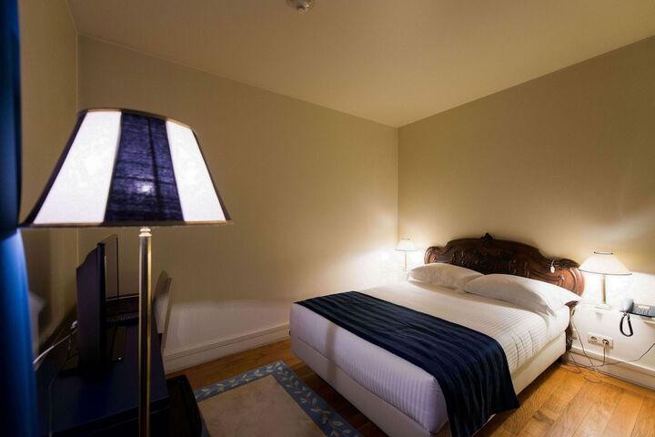 Room 9 of 46
