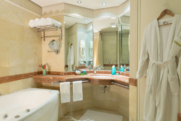 Room 16 of 134