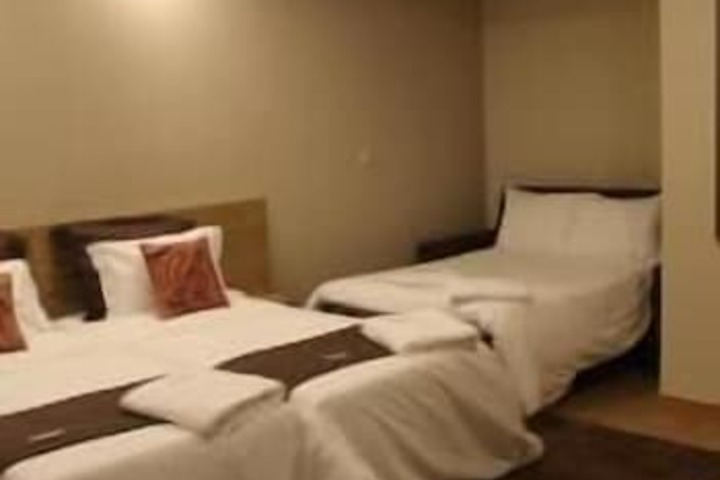 Room 13 of 32