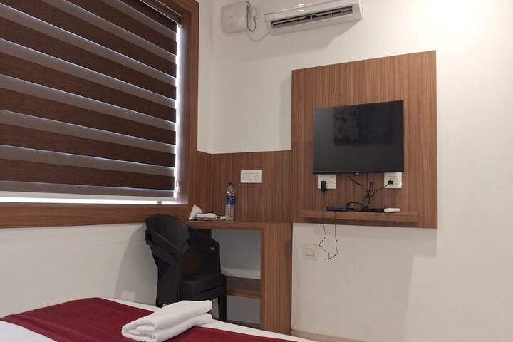 Room 6 of 26