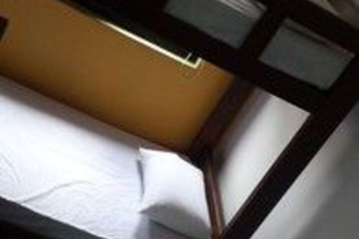 Room 14 of 33