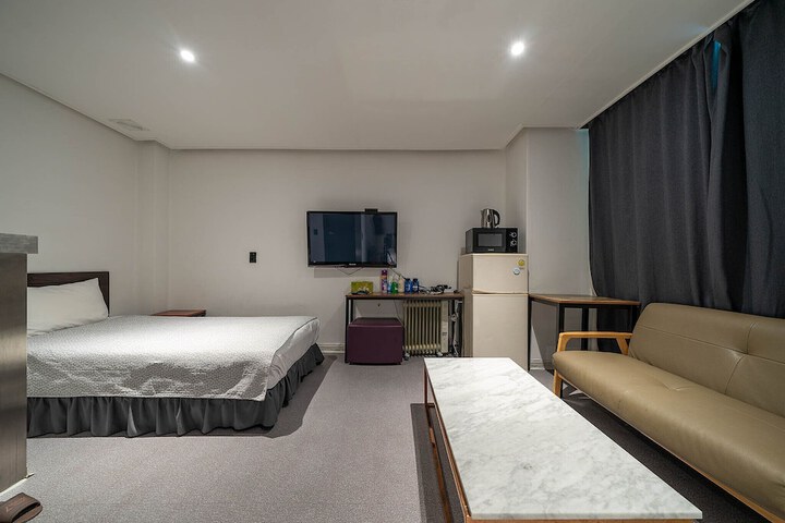 Room 46 of 82