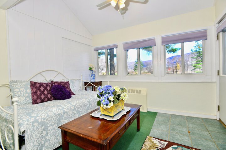 Room 33 of 288