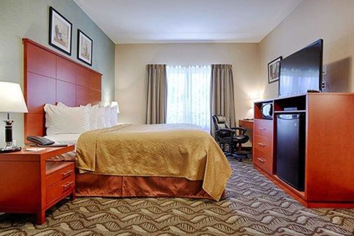2 Queen Beds (18 of 18)