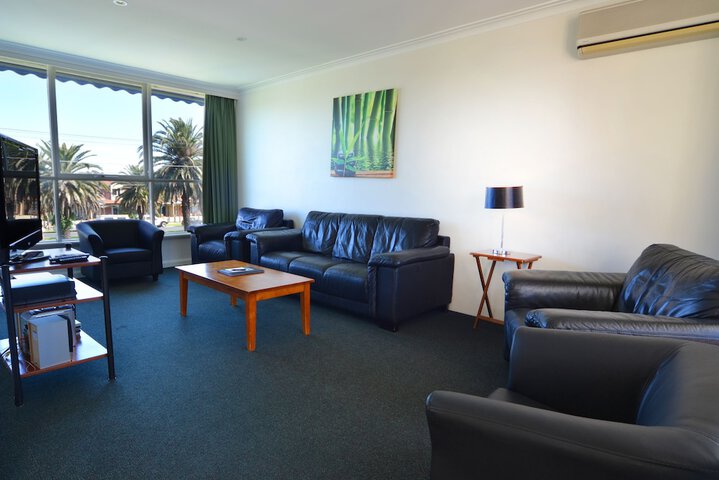Room 33 of 52