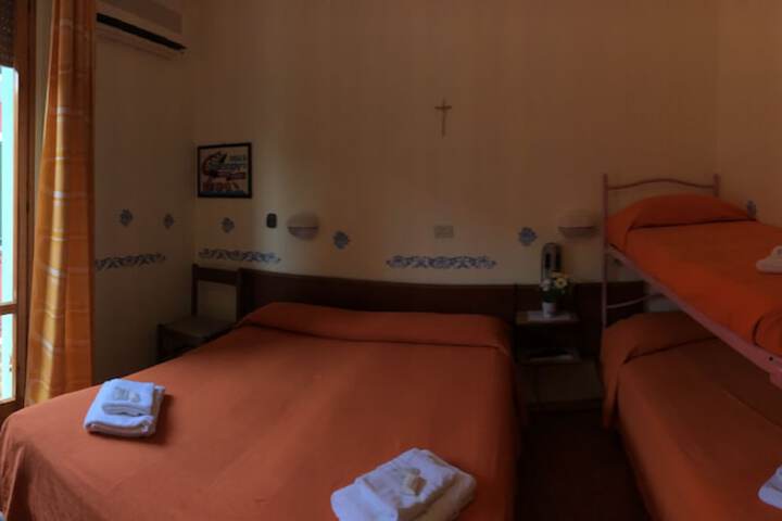 Room 17 of 24