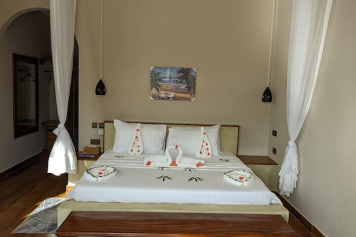 Room 3 of 43