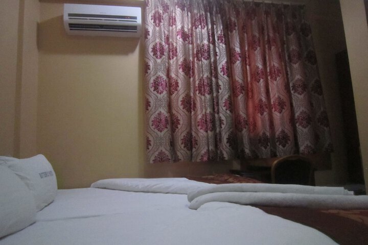 Room 3 of 33