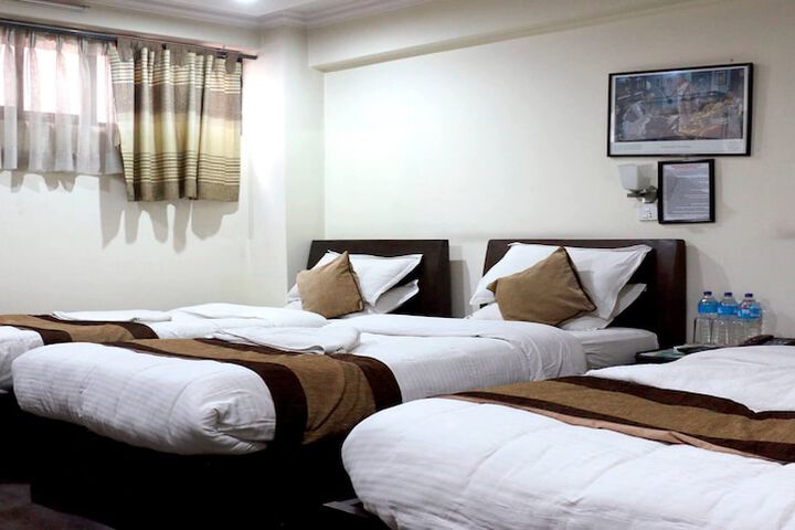 Room 7 of 11