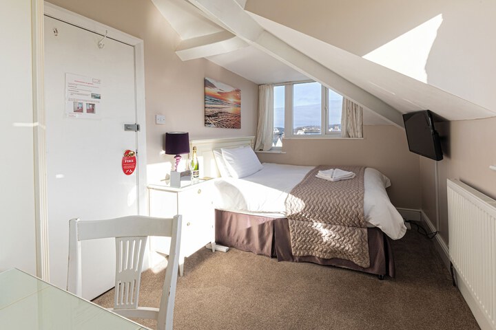 Room 8 of 20