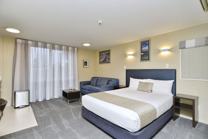 Room 83 of 196