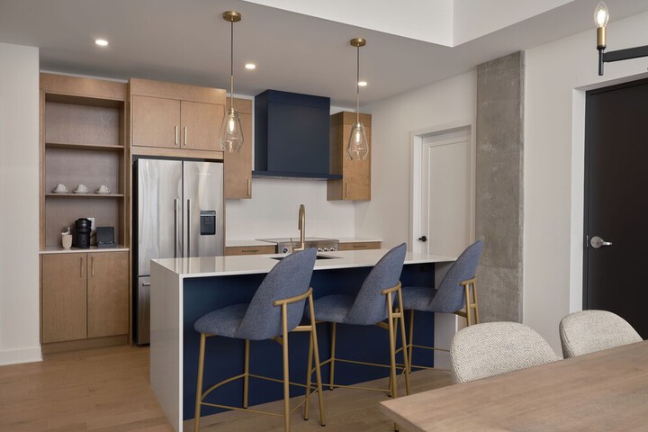 209 2nd Floor Studio Murphy Queen Bed with Balcony (16 of 95)