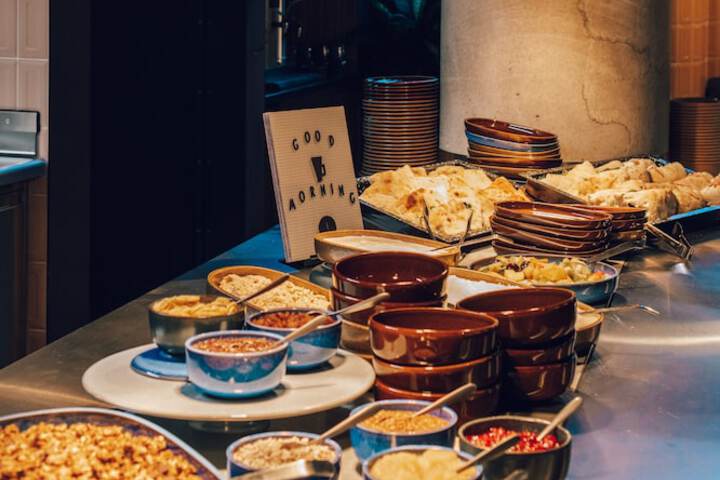 Dining 51 of 64