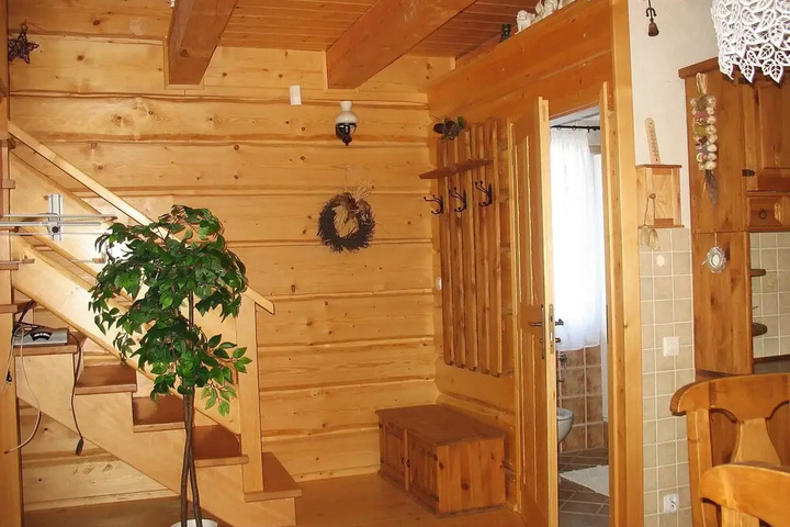 Room 5 of 12
