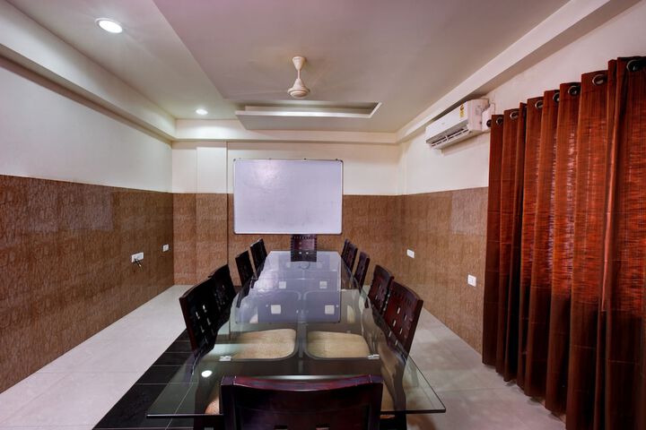 Business Center 23 of 28