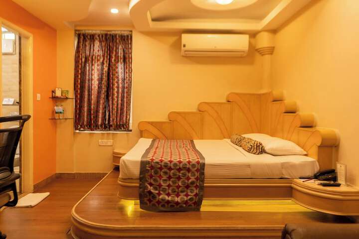 Room 10 of 27