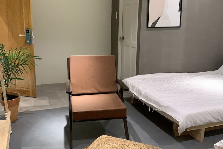 Room 15 of 42
