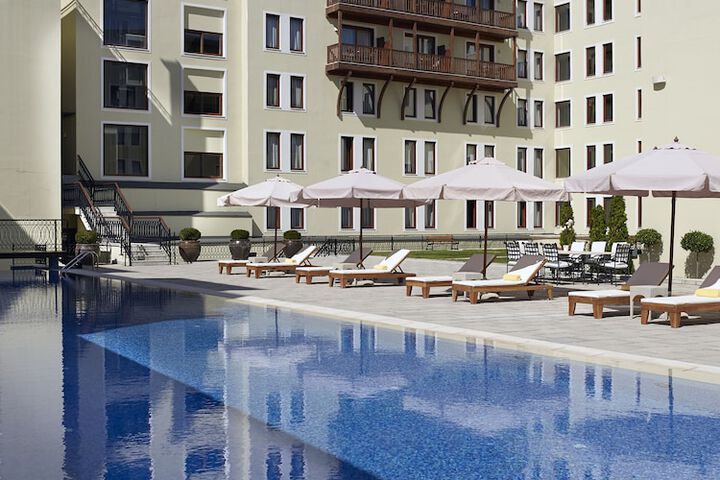 Hotel Pool