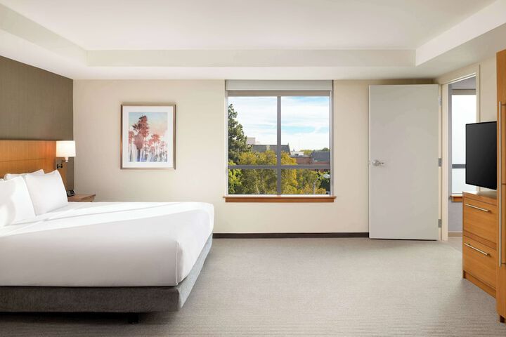 Room 28 of 63