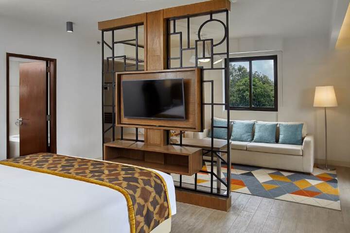 Room 6 of 28