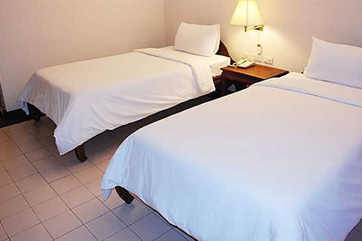 Room 10 of 46