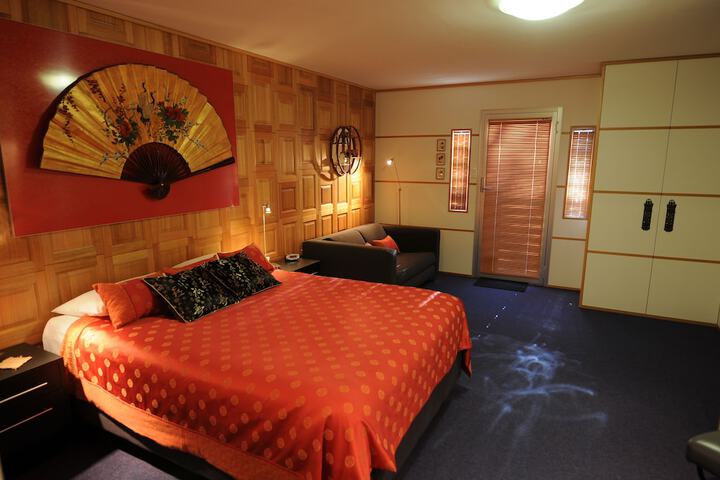 Room 6 of 91