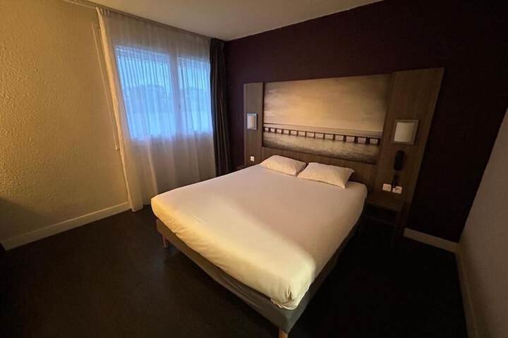 Room 10 of 31